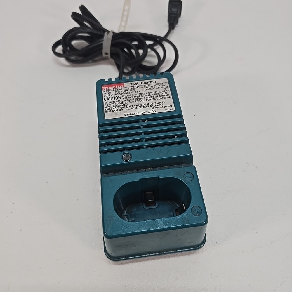Makita DC9700‎ Fast Charger 7.2V 9.6V 120V 35W Class 2 Battery Tool USA Blue